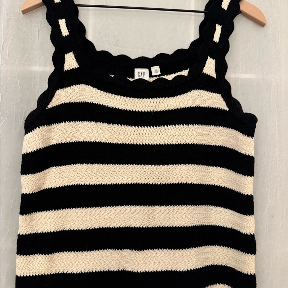 GAP Black and Cream Scalloped Sweater Tank